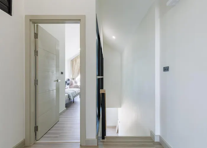 Advanced Accommodate 14 People, With High-speed Wi Fi And Parking On Netflix 아파트