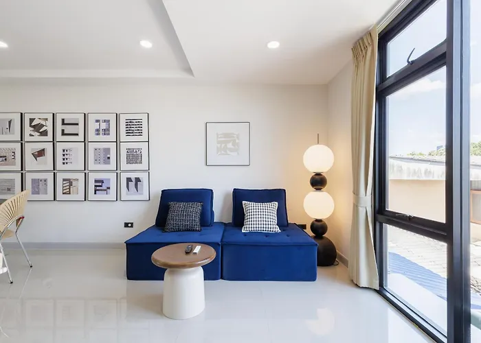 Advanced Accommodate 14 People, With High-speed Wi Fi And Parking On Netflix